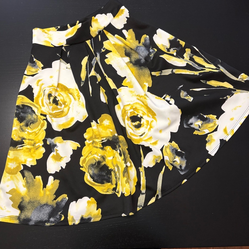 Medium Floral Medium Yellow and Black Women's A-Line Skirt